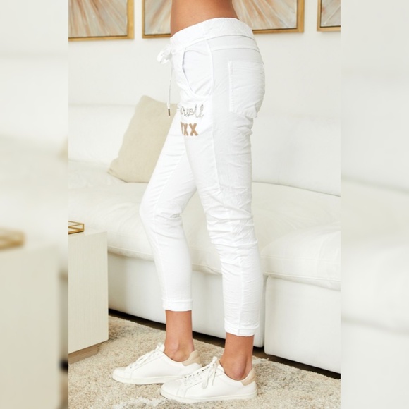 (68377-YOURSELF-WHT) SEQUIN FUZZY APPLIQUE CRINKLE SKINNY PANT POCKETS - Picture 3 of 5